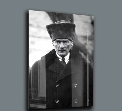 Mustafa Kemal Atatürk Portre Cam Tablo – Modern Dekoratif Tasarım
