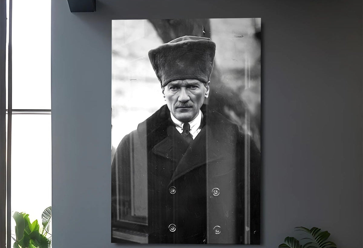 Mustafa Kemal Atatürk Portre Cam Tablo – Modern Dekoratif Tasarım