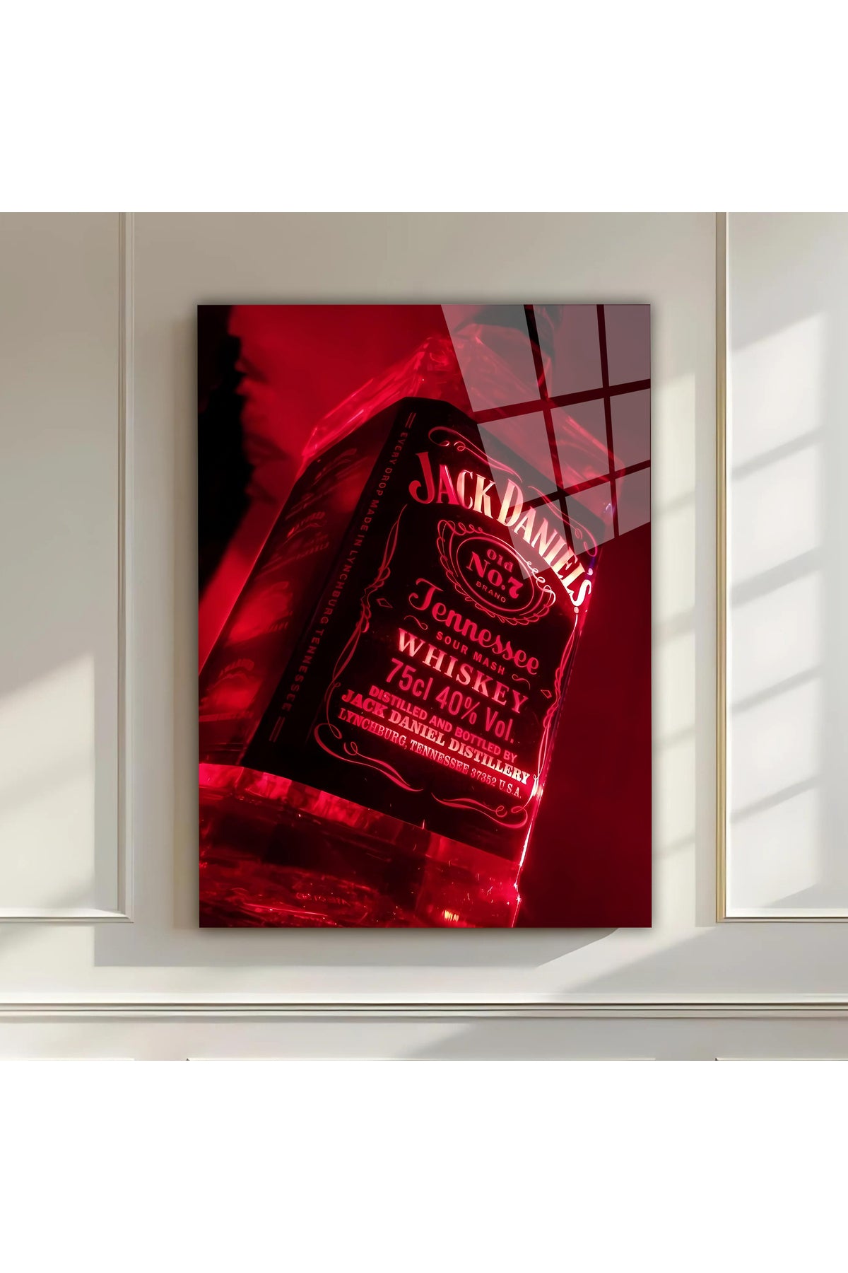 Whiskey Şişesi Cam Tablo – Jack Daniel Kırmızı Işık Detaylı Tasarım