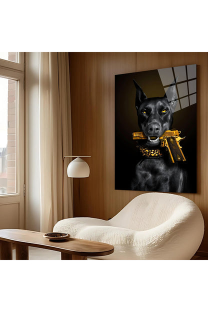 Sert Tarz Cam Tablo – Doberman ve Altın Tabanca Premium Görünüm